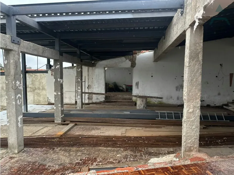 Se vende casa 1240m² Colinas de Bello Monte - 3