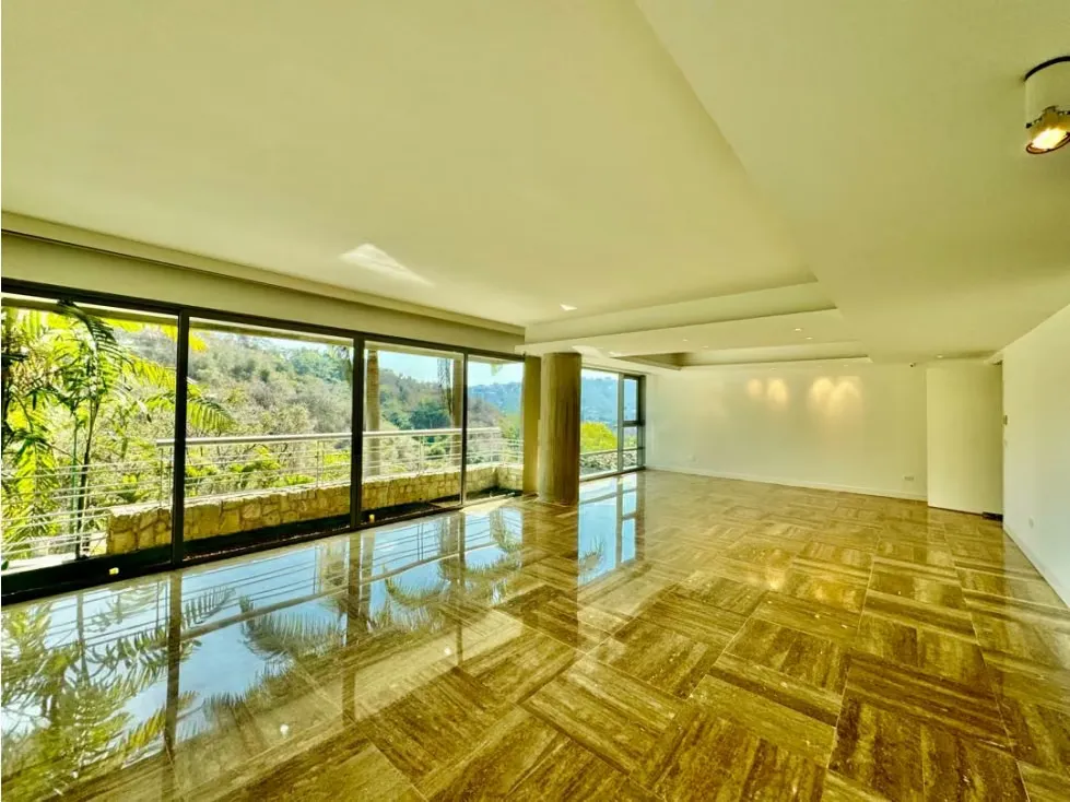 Se vende apto 268m2 3h+s/5b/3p Las Mercedes