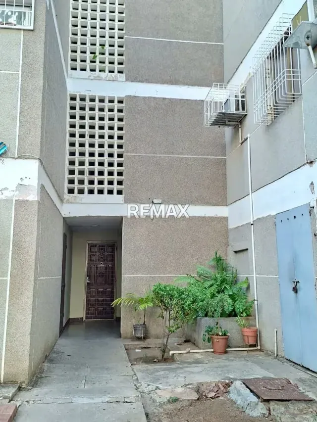 APARTAMENTO EN VENTA URBANIZACION EL NARANJAL A POCOS METROS DE URBE