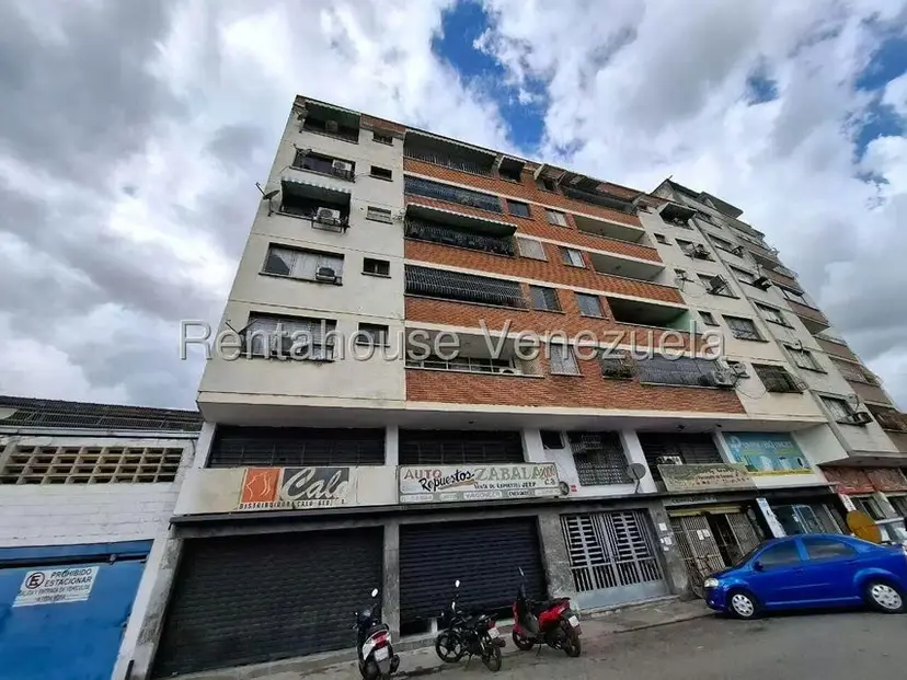 Apartamento (Multiples Niveles) en Venta en La Barraca, Aragua
