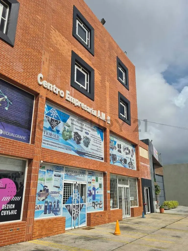 Local con cuatro Oficinas privadas, recepción, baño y cocina tipo Kitchenette - 2