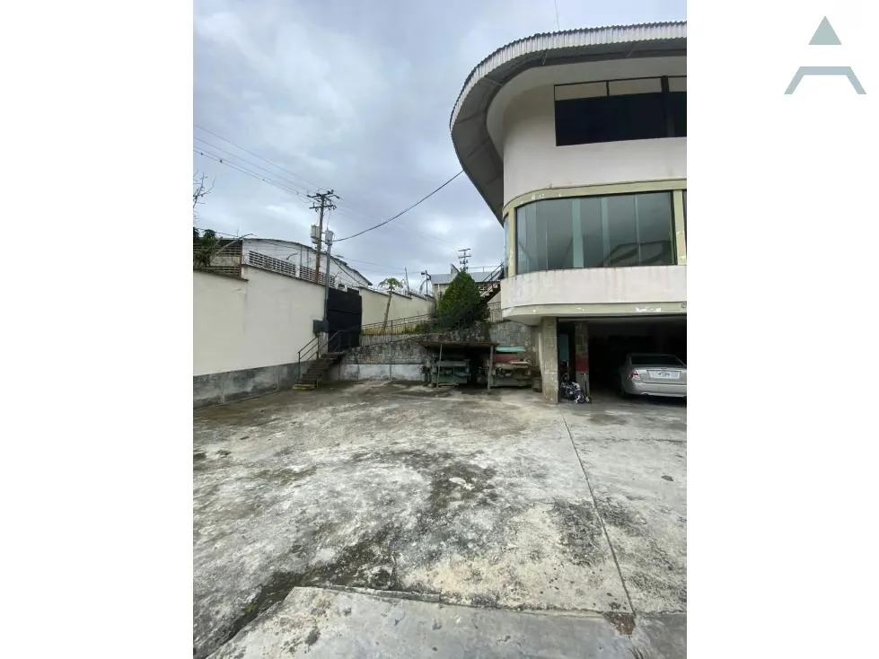 Se vende Galpon 2385m² 6b+10e Carrizal - 2