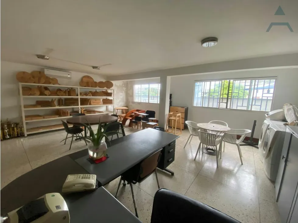 Se vende Galpon 2385m² 6b+10e Carrizal - 4