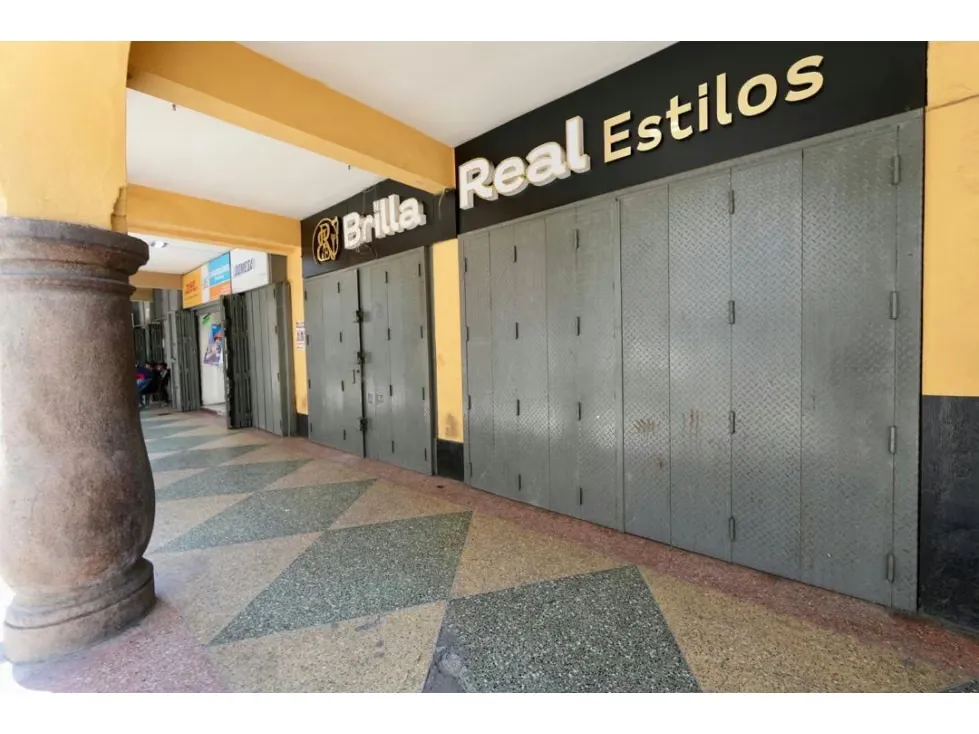 Venta de Spa con mobiliario y Local Comercial Av.Baralt.El Silencio. - 30
