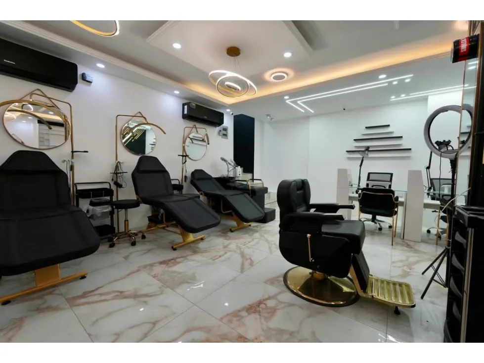Venta de Spa con mobiliario y Local Comercial Av.Baralt.El Silencio. - 9