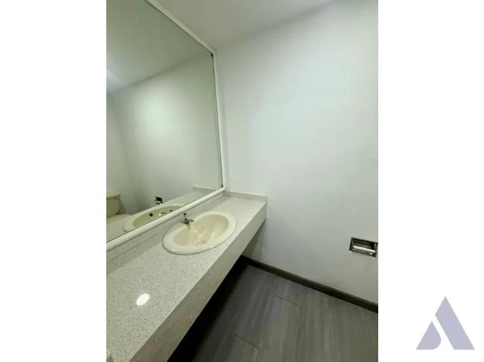 Se alquila oficina 48m2 Sábana Grande 2794 - 5