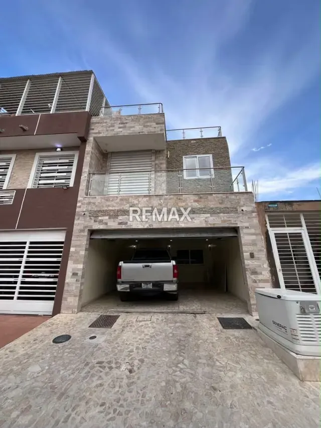 Hermoso Townhouse en Las Naciones