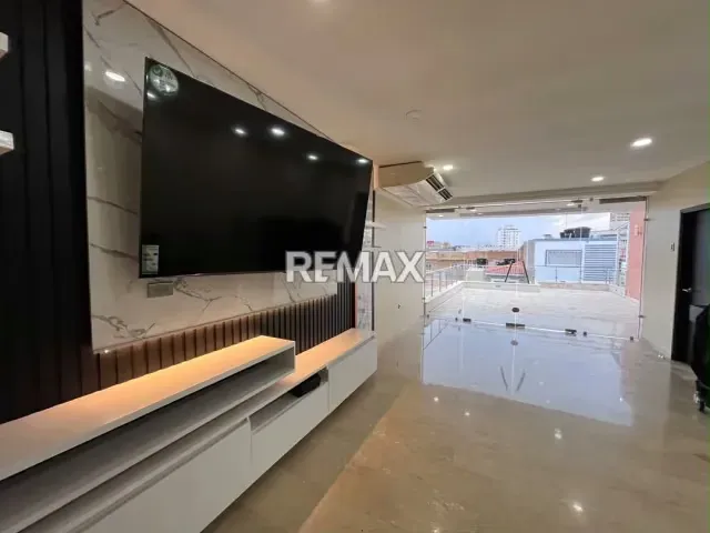 Hermoso Townhouse en Las Naciones - 5