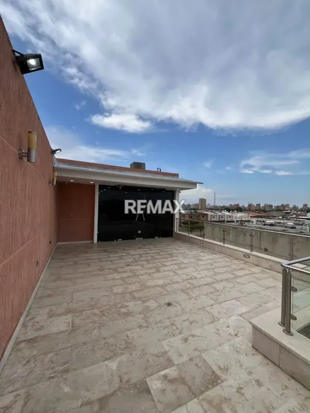 Hermoso Townhouse en Las Naciones - 8