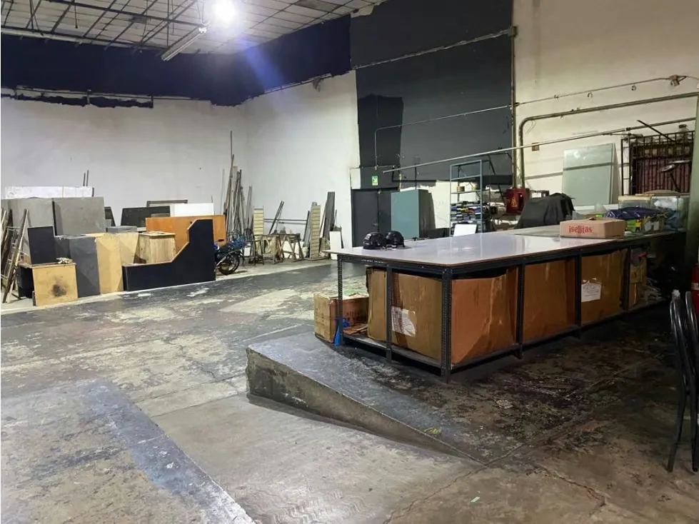 Vendo local comercial 880m2 El Llanito 2286 - 4