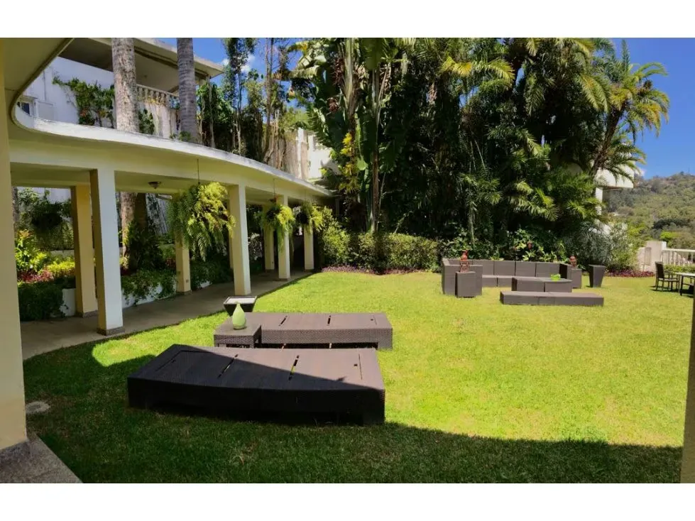 Se vende casa La Lagunita 1.000 m² 5H+2S/7B/8PE