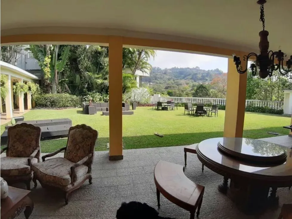 Se vende casa La Lagunita 1.000 m² 5H+2S/7B/8PE - 4