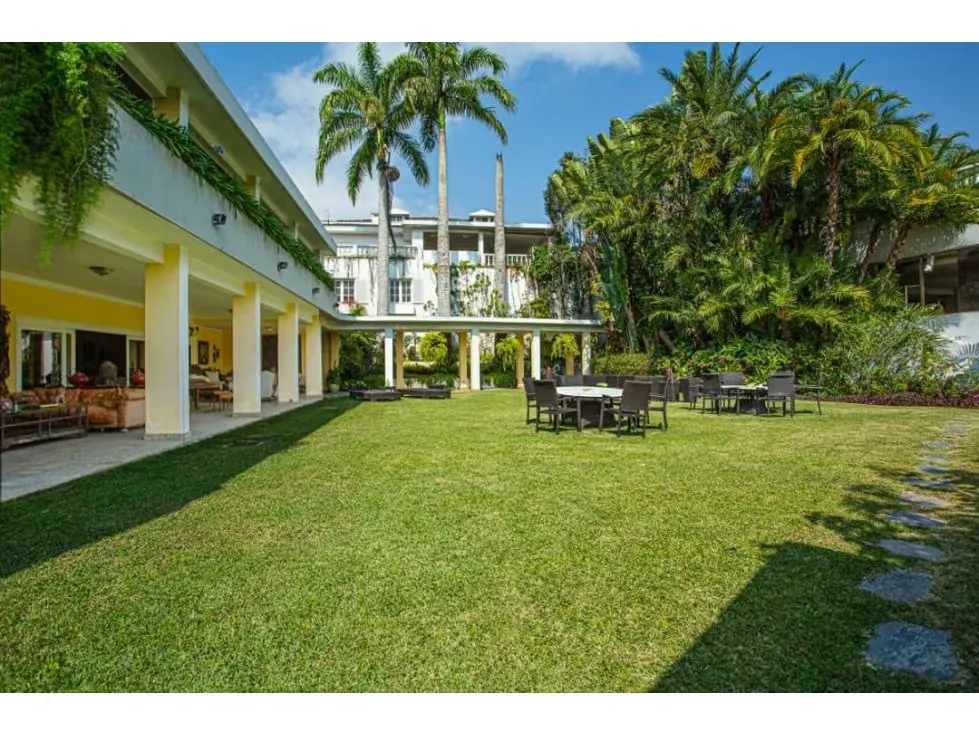 Se vende casa La Lagunita 1.000 m² 5H+2S/7B/8PE - 10