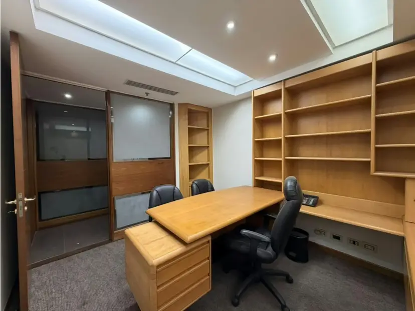 Se alquila Oficina 121m² El recreo