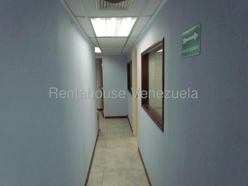Local Comercial en Alquiler en Los Dos Caminos, Distrito Metropolitano - 22
