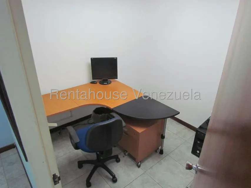 Local Comercial en Alquiler en Los Dos Caminos, Distrito Metropolitano - 23