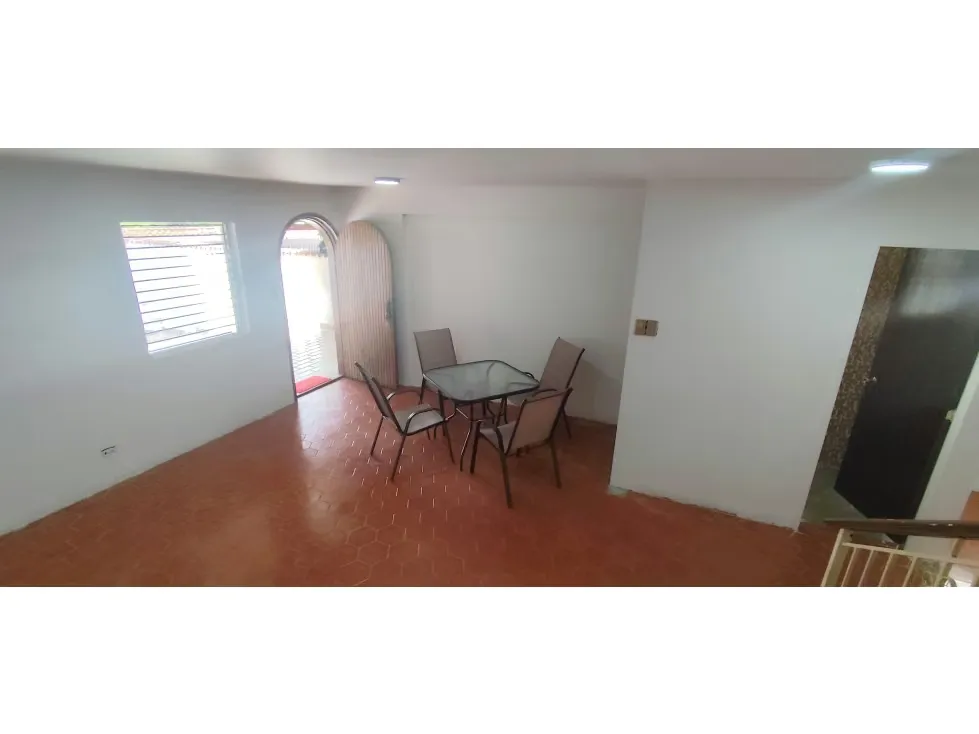 CASA PARA REMODELAR EN CALLE CERRADA LOMAS DE LA TRINIDAD - 2