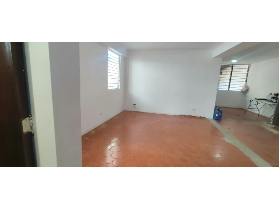 CASA PARA REMODELAR EN CALLE CERRADA LOMAS DE LA TRINIDAD - 5