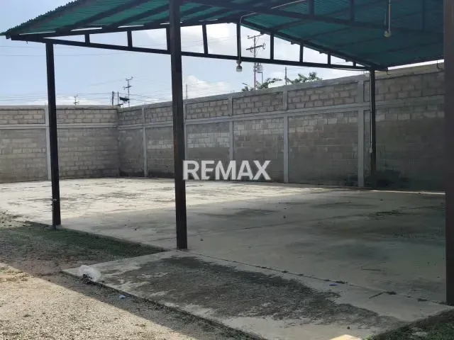 TERRENO CON GALPONES EN VENTA - 13