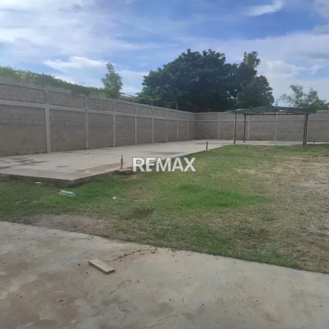 TERRENO CON GALPONES EN VENTA - 3