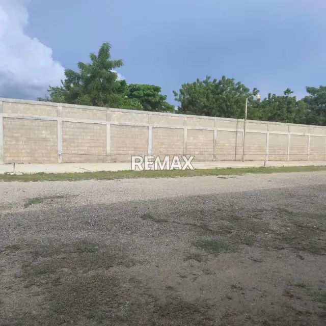 TERRENO CON GALPONES EN VENTA - 5