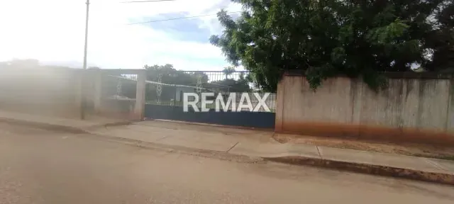 TERRENO CON GALPONES EN VENTA - 8