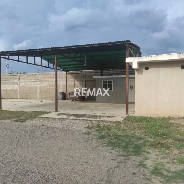 TERRENO CON GALPONES EN VENTA - 9