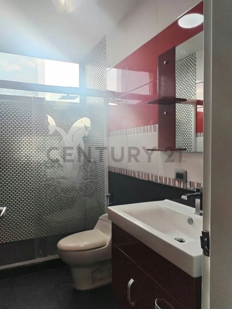 En venta Practico y espacioso Penthouse con vista panorámica – Chacao - 11