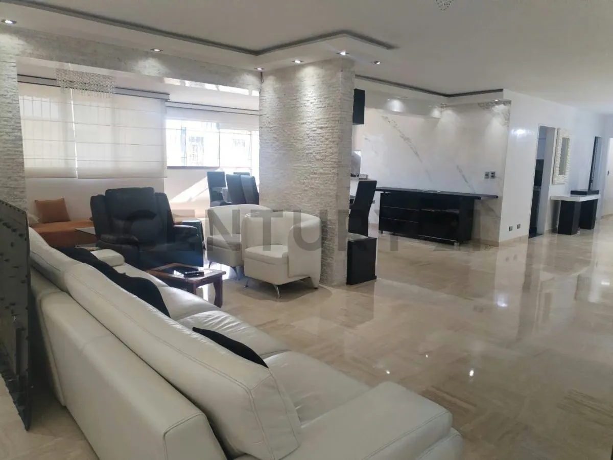 En venta Practico y espacioso Penthouse con vista panorámica – Chacao - 4