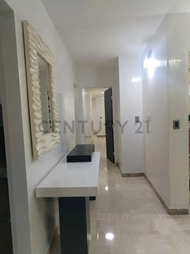 En venta Practico y espacioso Penthouse con vista panorámica – Chacao - 5