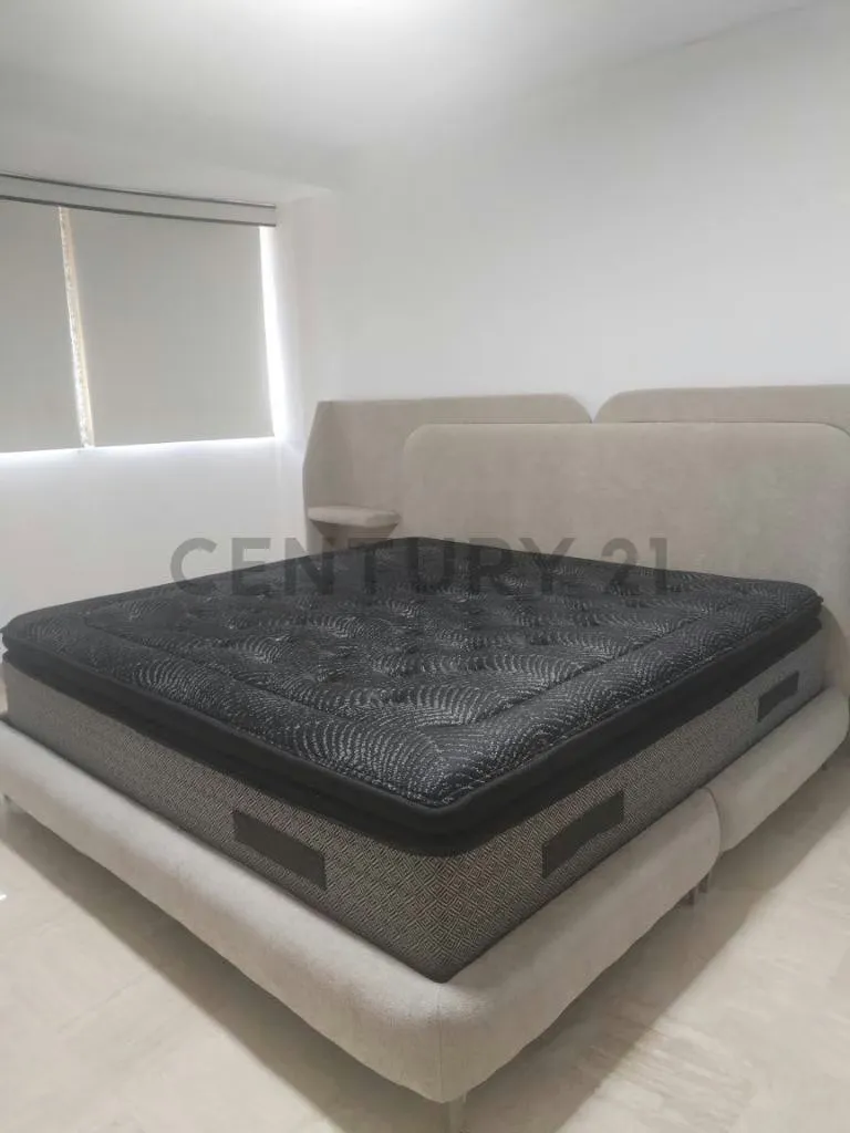 En venta Practico y espacioso Penthouse con vista panorámica – Chacao - 6