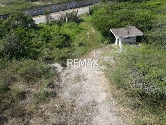 En Venta de Edificio Residencial con amplios de terreno de 4 hectáreas Vía principal, sector El Trapiche – Zona Norte de Barquisimeto - 5
