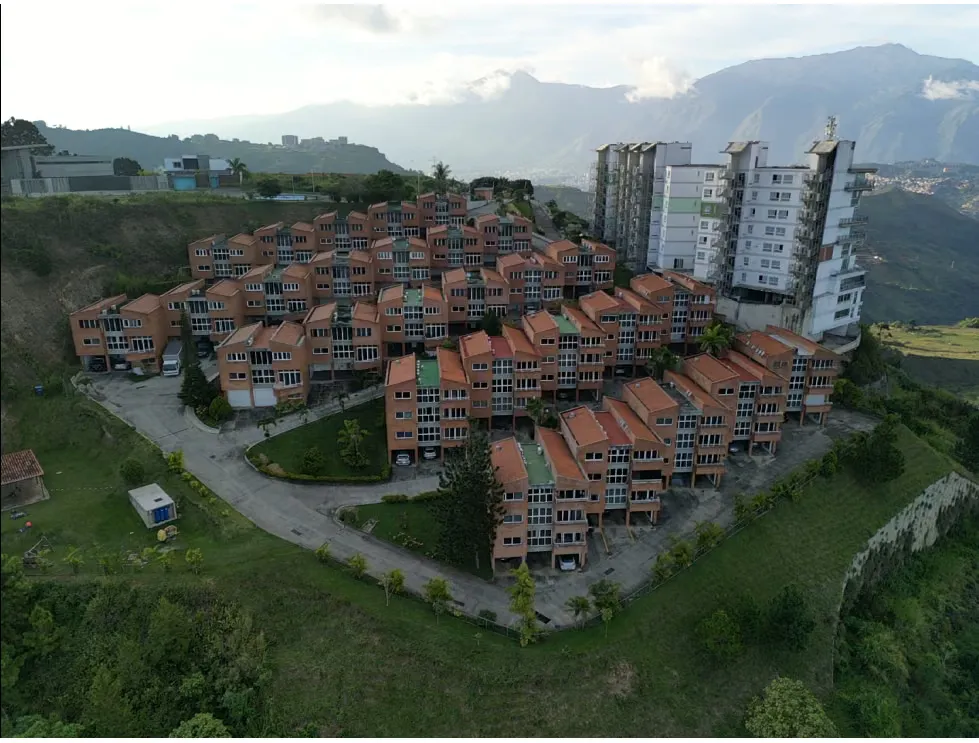 Vendo townhouse 334m2 Villas de Loma Linda 1402