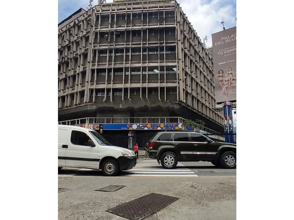 Alquilo oficina 66m2 Los Ruices 6525