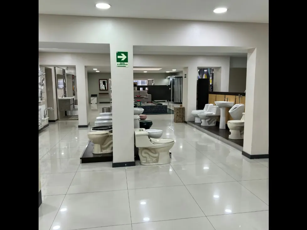 LOCAL COMERCIAL EN VENTA 2.259 M2- URB EL BOSQUE - 4