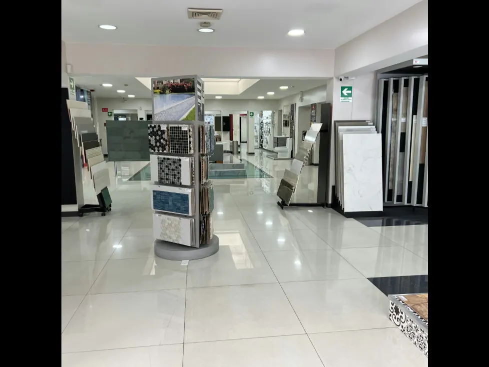 LOCAL COMERCIAL EN VENTA 2.259 M2- URB EL BOSQUE - 6