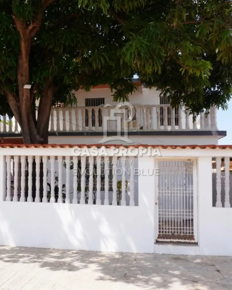 Casa con Terraza en Sector Monte Claro, 18 de Octubre