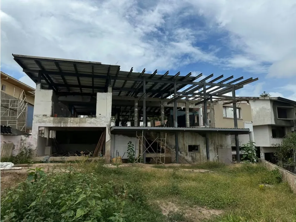 Se vende casa 1240m² Colinas de Bello Monte - 2