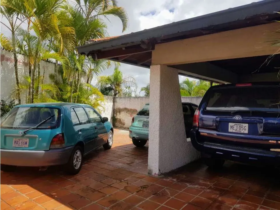 Se vende casa 550m2 4h+s/3b+s/4p La Lagunita 5768 - 2