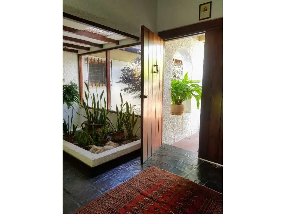 Se vende casa 550m2 4h+s/3b+s/4p La Lagunita 5768 - 3