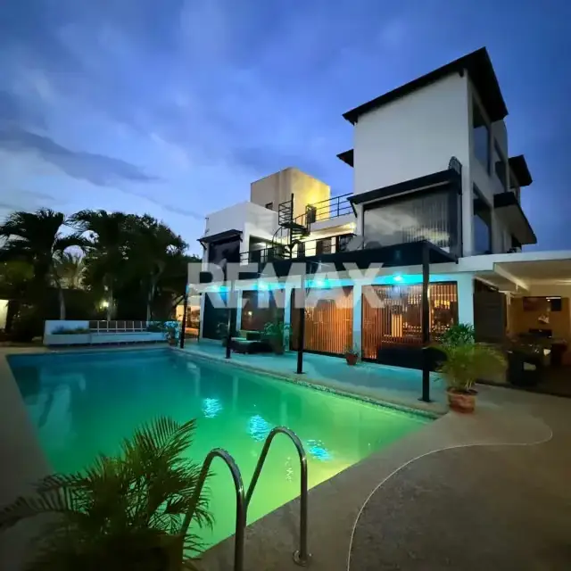 CASA CON VISTA AL MAR EN PARAÍSO 1, MUNICIPIO MANEIRO, ISLA DE MARGARITA