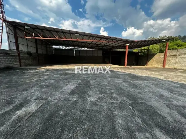 Impulsa tu Empresa: Galpón Comercial e Industrial Estratégicamente Ubicado en Plata II, Valera