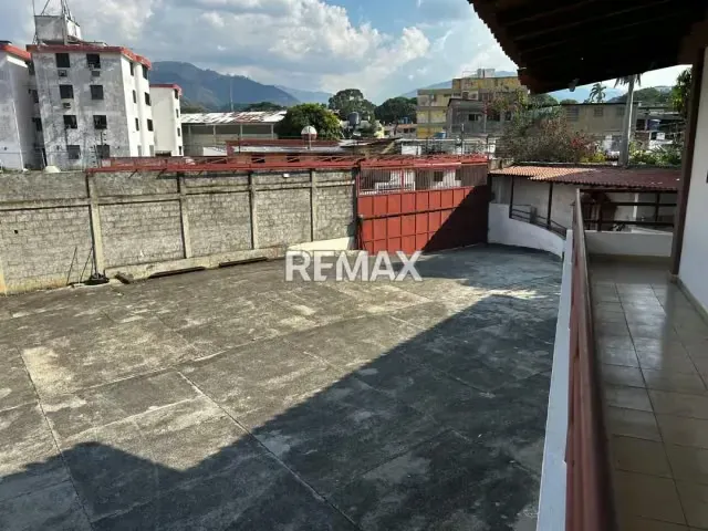 Impulsa tu Empresa: Galpón Comercial e Industrial Estratégicamente Ubicado en Plata II, Valera - 2
