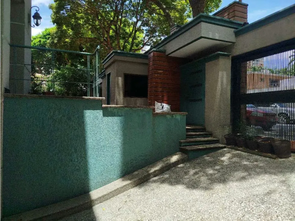 En Venta Edificio y Casa con terreno 2.547M2 en total La Floresta - 3