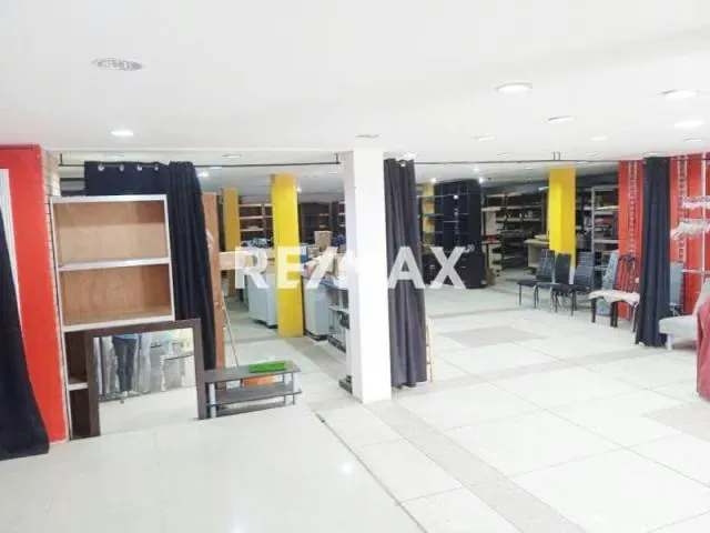 Local en Venta de 3 Niveles - 2