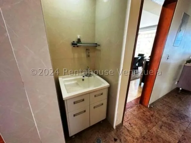 Casa (Multipes Niveles) en Venta en Los Naranjos del Cafetal, Distrito Metropolitano - 31