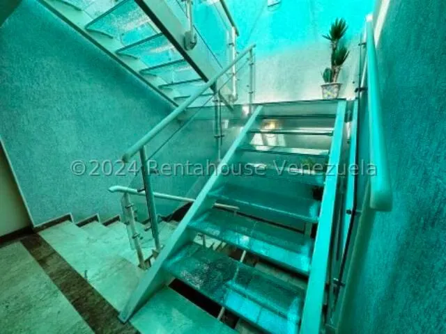 Casa (Multipes Niveles) en Venta en Los Naranjos del Cafetal, Distrito Metropolitano - 85