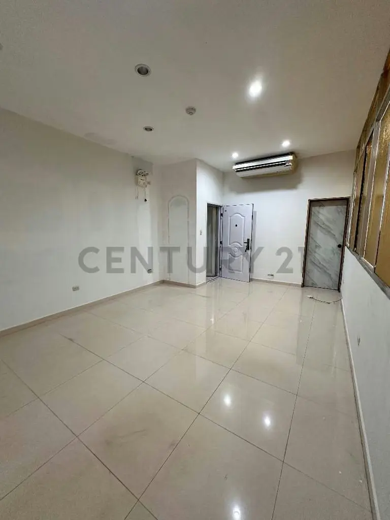 Oficina amplia en 3er piso *con ascensor* En venta - 3