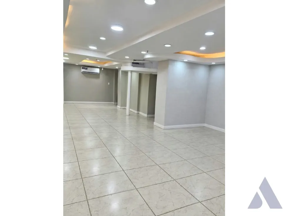 Alquilo local remodelado 40+45m2 Galerias Prados del Este 8561
