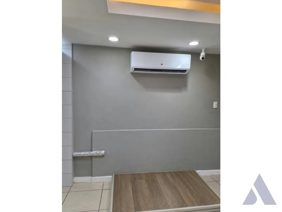 Alquilo local remodelado 40+45m2 Galerias Prados del Este 8561 - 3